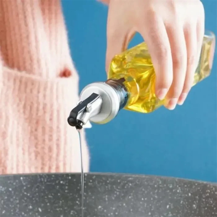 kf-S077d0cb3e71f4bd29ea9a34121ed2eeeA 3pcs Silver Household Kitchen Seasoning Bottles Soy Sauce Vinegar Bottles Mouth Stoppers No Oil Leakage No Oil Hanging Tools - Image 5