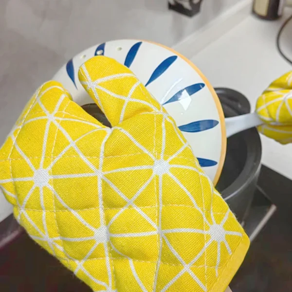 2pcs Heat-insulating Gloves, Anti-scald Microwave Gloves, High Temperature Resistant Kitchen Baking Oven Gloves - Image 6