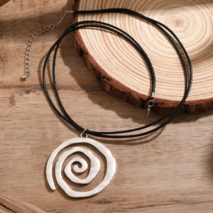 Ethnic Creative Big Spiral Conch Pendant Necklace Women Goth Adjustable Leather Wax Thread Chain Holiday Y2K Jewelry Accessories
