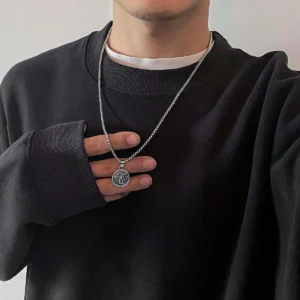 Vintage Simple Alien Human Coin Pendant Choker Necklace for Men Trendy Punk Long Chain on the Neck Jewelry Accessories Male Gift