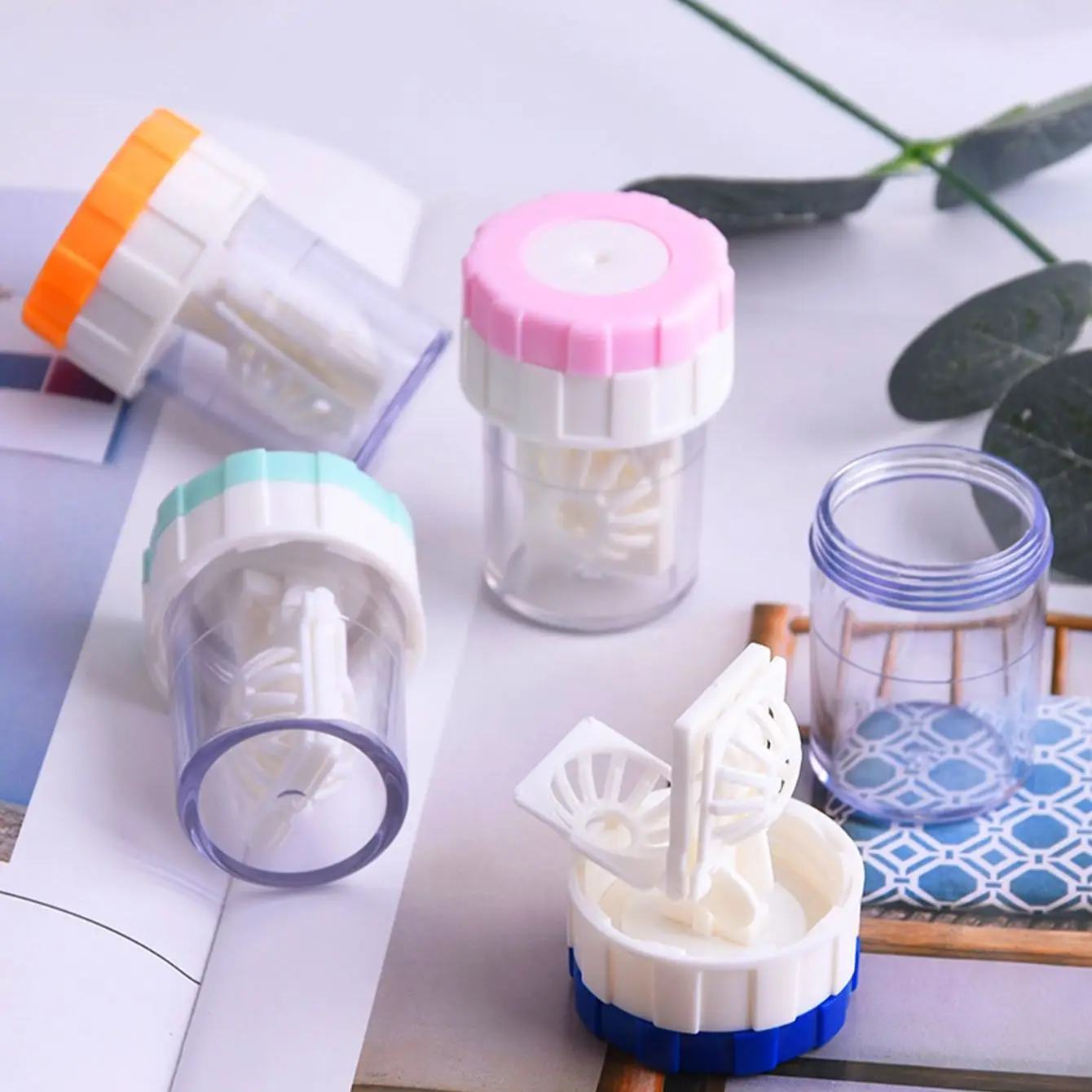 kf-S4239038377ff4923a7ce82a0c78b3373u 1pc Contact Lenses Cleaner Device Manually Rotatable Type Portable Contact Lens Beauty Pupil Storage Cleaning Container Tools - Image 1