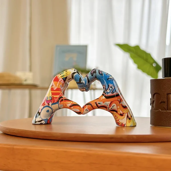Creative Graffiti Resin Hand Heart Gesture Statue Home Decoration Nordic Heart Shaped Statue for Girlfriend Valentine Day Gift - Image 4