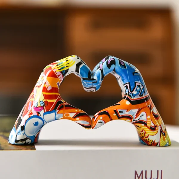Creative Graffiti Resin Hand Heart Gesture Statue Home Decoration Nordic Heart Shaped Statue for Girlfriend Valentine Day Gift - Image 5