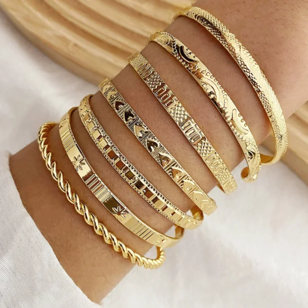 7 Pcs/Set Punk Gold Color Bracelets for Women Streetwear Goth Heart Prints Metal Design Open Bangle Fashion Jewelry Gifts 2024 - Image 1