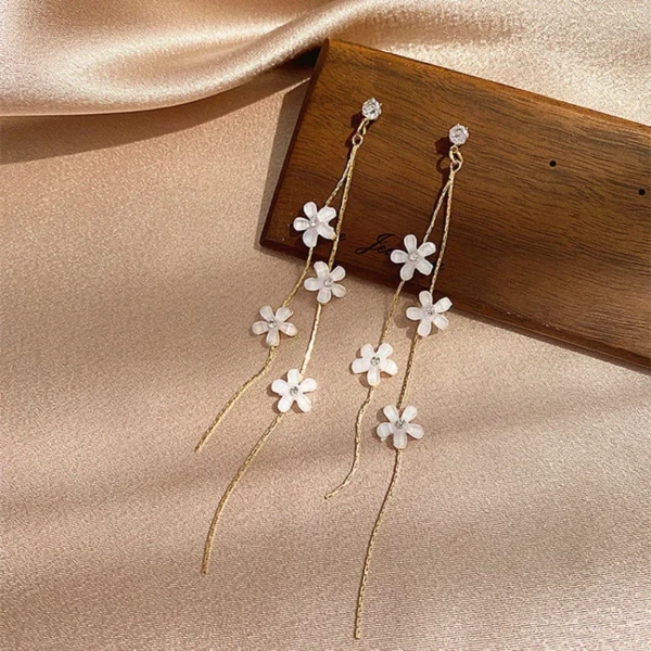 New Fashion Asymmetric Tassel Flower Earrings For Women Korean Style White Daisy Rhinestone Earring Girl Party Jewelry Gift - Image 1