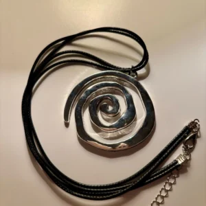 Ethnic Creative Big Spiral Conch Pendant Necklace Women Goth Adjustable Leather Wax Thread Chain Holiday Y2K Jewelry Accessories