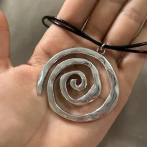 Ethnic Creative Big Spiral Conch Pendant Necklace Women Goth Adjustable Leather Wax Thread Chain Holiday Y2K Jewelry Accessories