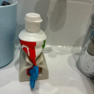 Efficient and Hassle-Free Toothpaste Tube Squeezer for a Smooth and Comfortable Brushing Experience