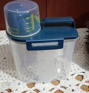 1.5kg/2kg Dog Cat Food Pail Plastic Storage Tank with Measuring Cup Container Moisture-proof Sealed Jar Pet Supplies Accessories