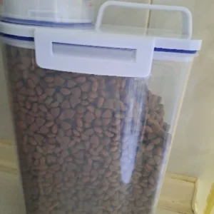 1.5kg/2kg Dog Cat Food Pail Plastic Storage Tank with Measuring Cup Container Moisture-proof Sealed Jar Pet Supplies Accessories