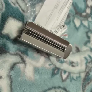 1pc Stainless Steel Wringer Roller Rotate Dispenser for Ointments Cosmetics Bathroom Accessories Toothpaste Squeezer Tube Roller