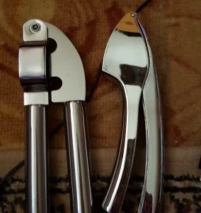 1pc Stainless Steel Garlic Press Household Garlic Garlic Press Manual Garlic Press Creative Kitchen Tools