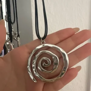 Ethnic Creative Big Spiral Conch Pendant Necklace Women Goth Adjustable Leather Wax Thread Chain Holiday Y2K Jewelry Accessories