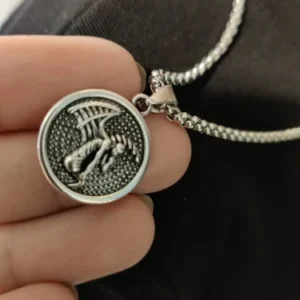 Vintage Simple Alien Human Coin Pendant Choker Necklace for Men Trendy Punk Long Chain on the Neck Jewelry Accessories Male Gift