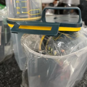 1.5kg/2kg Dog Cat Food Pail Plastic Storage Tank with Measuring Cup Container Moisture-proof Sealed Jar Pet Supplies Accessories