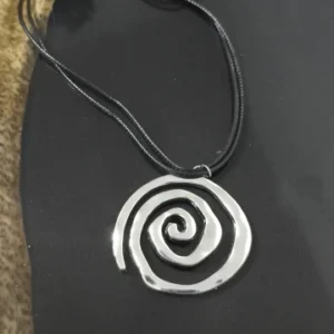 Ethnic Creative Big Spiral Conch Pendant Necklace Women Goth Adjustable Leather Wax Thread Chain Holiday Y2K Jewelry Accessories